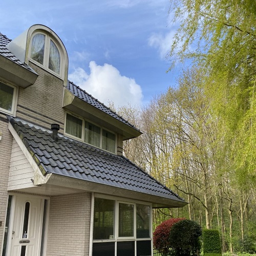 Houten boeidelen en kozijnen reinigen woning particulier Noordwijk Mei 2021