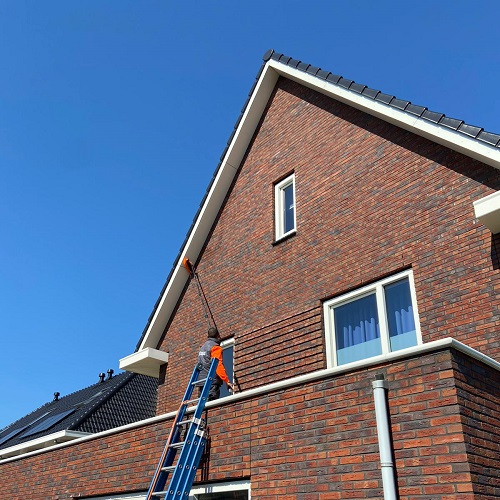 Kunststof- en zonnepanelen reiniging rondom gehele woning Bergen aan Zee April 2021