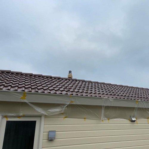 Reinigen dakpannen en coating aanbrengen chalets Wervershoof februari 2023