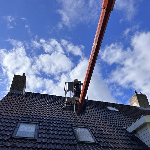 Schoonmaken van dakpannen woning Alkmaar de Mare particulier Augustus 2022