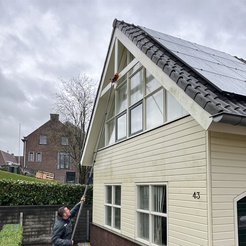 Reiniging houtwerk buitenzijde woning Ouderkerk aan den ijssel Oktober 2021