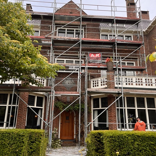 Reinigen en deels renoveren gevel herenhuis Haarlem Zuid Juli 2023