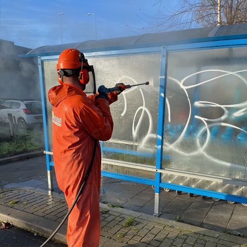 Graffiti verwijderen supermarkt winkelwagen overkapping AH Januari 2022