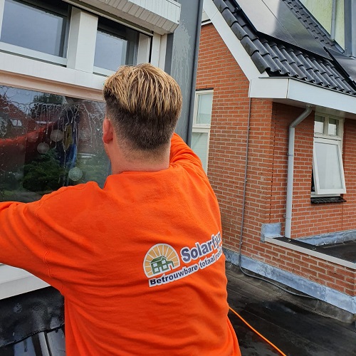 Reiniging kunststof delen buitenzijde woning particulier Hoorn Augustus 2021