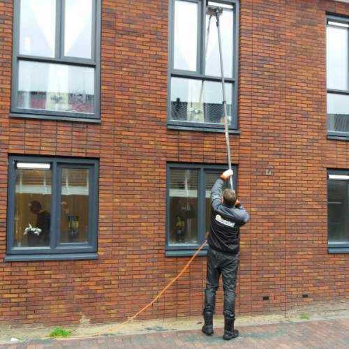 Glasbewassing buitenzijde woning particulier Heerhugowaard Oktober 2019