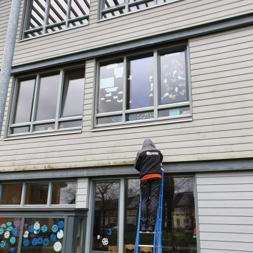 Reiniging gevelbekleding schoolgebouw Heerhugowaard februari 2020