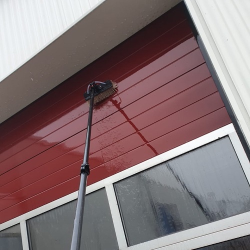 Damwand reiniging buitenzijde schildersbedrijfspand Alkmaar Oktober 2020