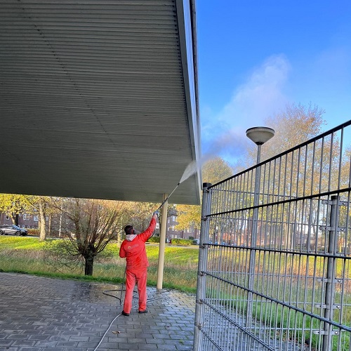 Reiniging plafondplaten en kozijnwerk sportcomplex Alkmaar Overdie November 2022