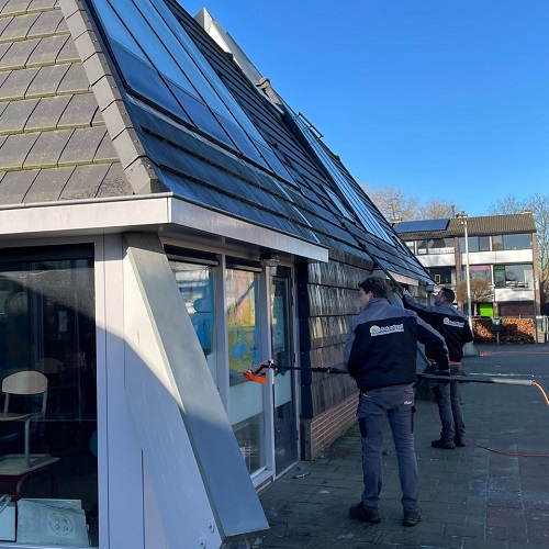 Periodiek schoonmaak en reiniging onderhoud buitenzijde school Heerhugowaard februari 2022.