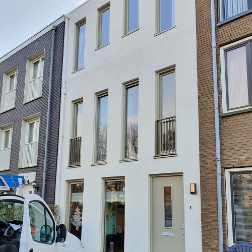 Schoonmaken en reinigen Spachtelputz muurgevel woning Amsterdam februari 2021
