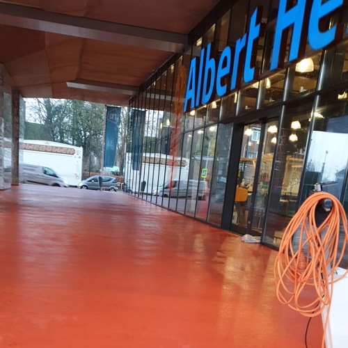 Reiniging buitenzijde supermarkt filiaal Albert Heijn Amsterdam Maart 2021