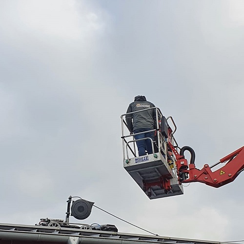 Schoonmaken zonnepanelen met robot Zuivelbedrijf Amsterdam februari 2021