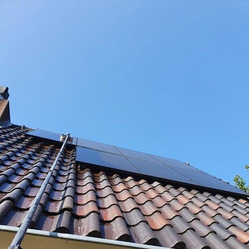 Zonnepanelen & zonnecollectoren schoonmaken woning particulier Ursem September 2020