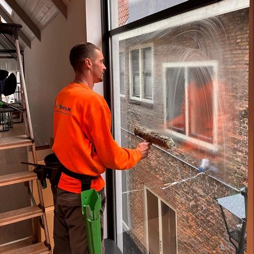 Glasbewassing kantoorruimte Alkmaar Centrum Juni 2025