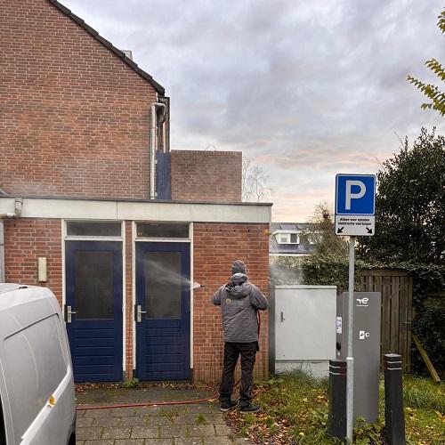 Reiniging gevels, bergingen, galerijvloeren en hekwerken complexen Bergen december 2025