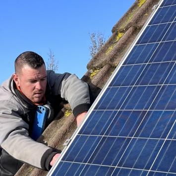 Aanbrengen vogelwering rond zonnepanelen in Scharwoude en Nieuwe Niedorp November 2022