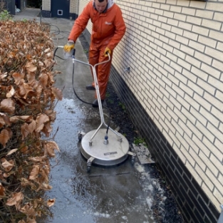 Reiniging bestrating terrastegels woning particulier bergen aan zee April 2021