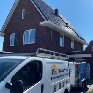 Kunststof- en zonnepanelen reiniging rondom gehele woning Bergen aan Zee April 2021