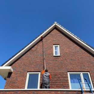 Kunststof- en zonnepanelen reiniging rondom gehele woning Bergen aan Zee April 2021