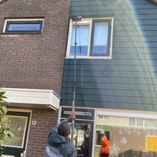 Schoonmaken dakgootranden, zonnepanelen en houtwerk woning Zuid Scharwoude Maart 2021