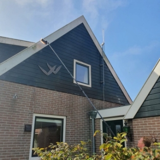 Reiniging houtwerk rondom gehele woning particulier Oterleek Oktober 2021