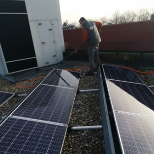 Reiniging buitenzijde schoolgebouw Akersloot Noord Holland februari 2021