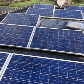 Schoonmaken schilderwerk en zonnepanelen woning Wognum December 2022