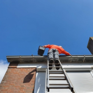 Reiniging inhoud dakgootranden en zonnepanelen woningen obdam en Heerhugowaard Maart 2021