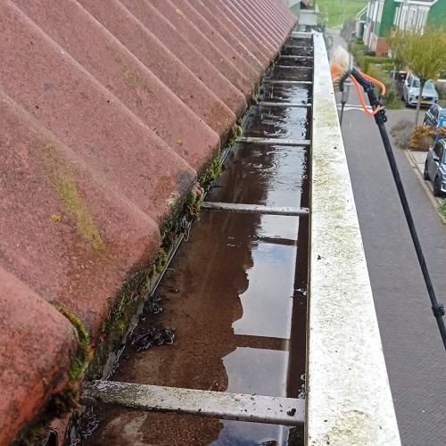 Reinigen dakkapel, dakgoot en  zonnepanelen Zaandam oktober 2025