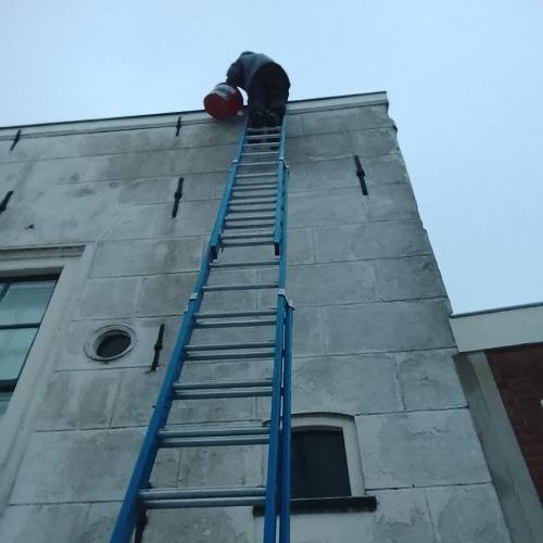 Reinigen dakgootrand woning Enkhuizen Januari 2026