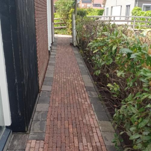 Reinigen straatwerk woning Heerhugowaard De Noord Mei 2026