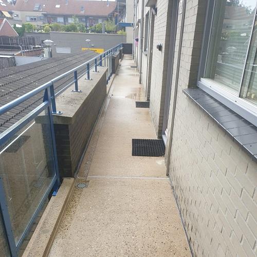 Reinigen trappen en galerijen in Schoorl Juli 2025