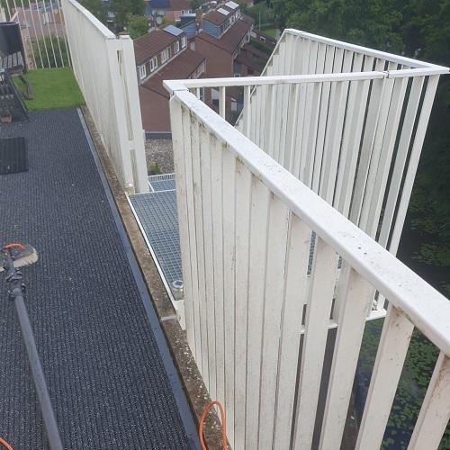 Reiniging gevelbeplating en galerijvloeren Oudorp Oudorperplein Juli 2025