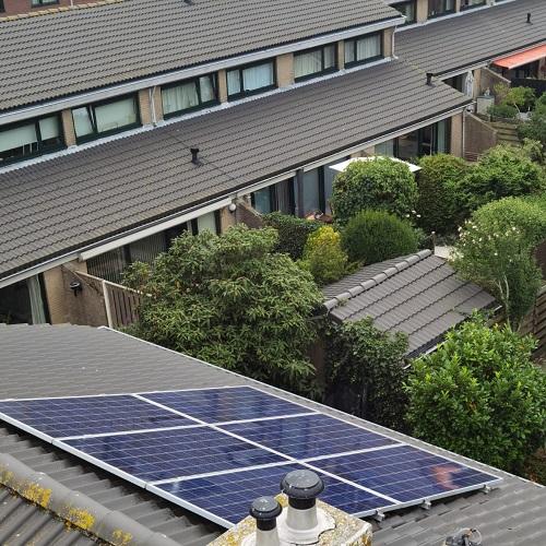 Reiniging zonnepanelen 17 woningen Alkmaar Bergermeer Juli 2025