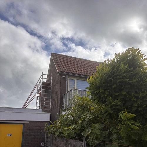 Voegwerk vervangen en reiniging kunststof en galerij Narcissenpad Uitgeest Juli 2025