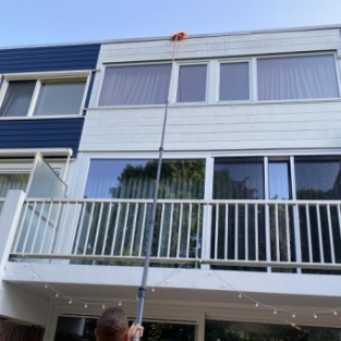 Reiniging houtwerk gevelbekleding buitenzijde woning particulier Uithoorn Juli 2021