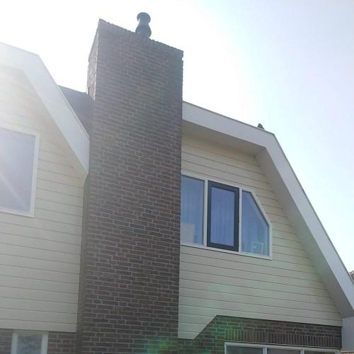 Reinigen houtwerk rondom woning in Wognum maart 2025