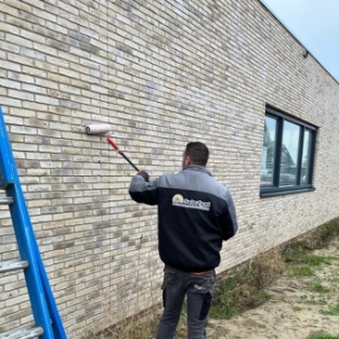 Gevels nieuwbouw woningen straat in Schagen gereinigd en geïmpregneerd Januari 2022