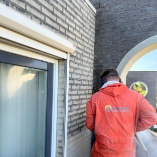 Gevel reiniging en impregneren van woning in Heerhugowaard Oostertocht Juni 2022