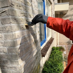 Gevel voorbehandelen, reinigen en impregneren woning Wognum Particulier April 2022