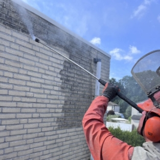 Gevel reiniging en impregneren van woning in Heerhugowaard Oostertocht Juni 2022