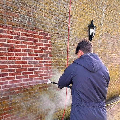 Reinigen gevel en dakpannen woning Westwoud Maart 2026