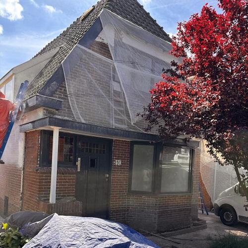 Reiniging en impregneren buitengevel schoolgebouw Hoorn, april 2025