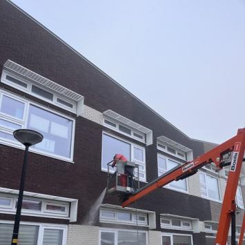 Reinigen aluminium gevelrooster school Heerhugowaard December 2022