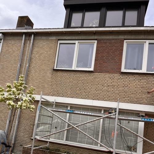 Gevelrenovatie en schoorsteenrenovatie woning Alkmaar Bergermeer juni 2024