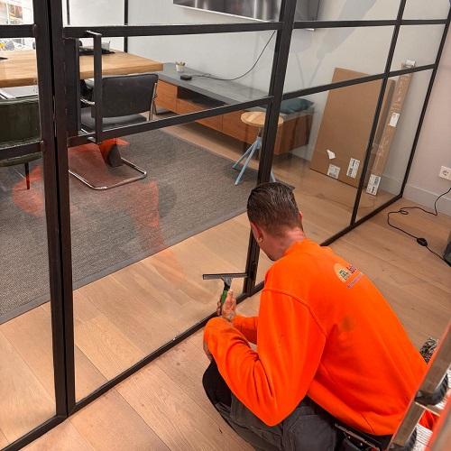 Glasbewassing kantoorruimte Alkmaar Centrum Juni 2025