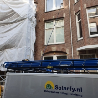 Schoonmaak buitenkant woningen vastgoedondernemer Amsterdam November 2019