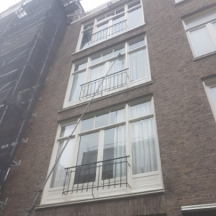 Schoonmaak buitenkant woningen vastgoedondernemer Amsterdam November 2019