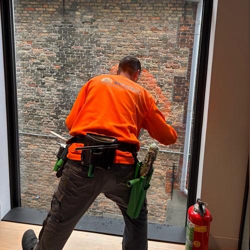 Glasbewassing kantoorruimte Alkmaar Centrum Juni 2025