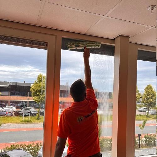 Glasbewassing binnenzijde bedrijfspand Zandhorst 2 Heerhugowaard Juni 2025